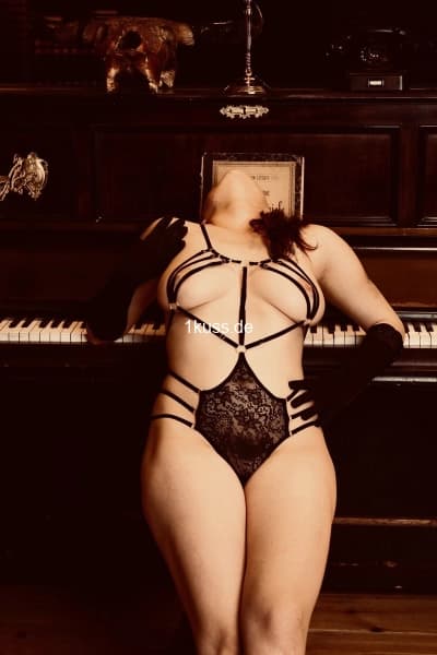 Larissa Sucrerie a Sensual Courtesan Photo